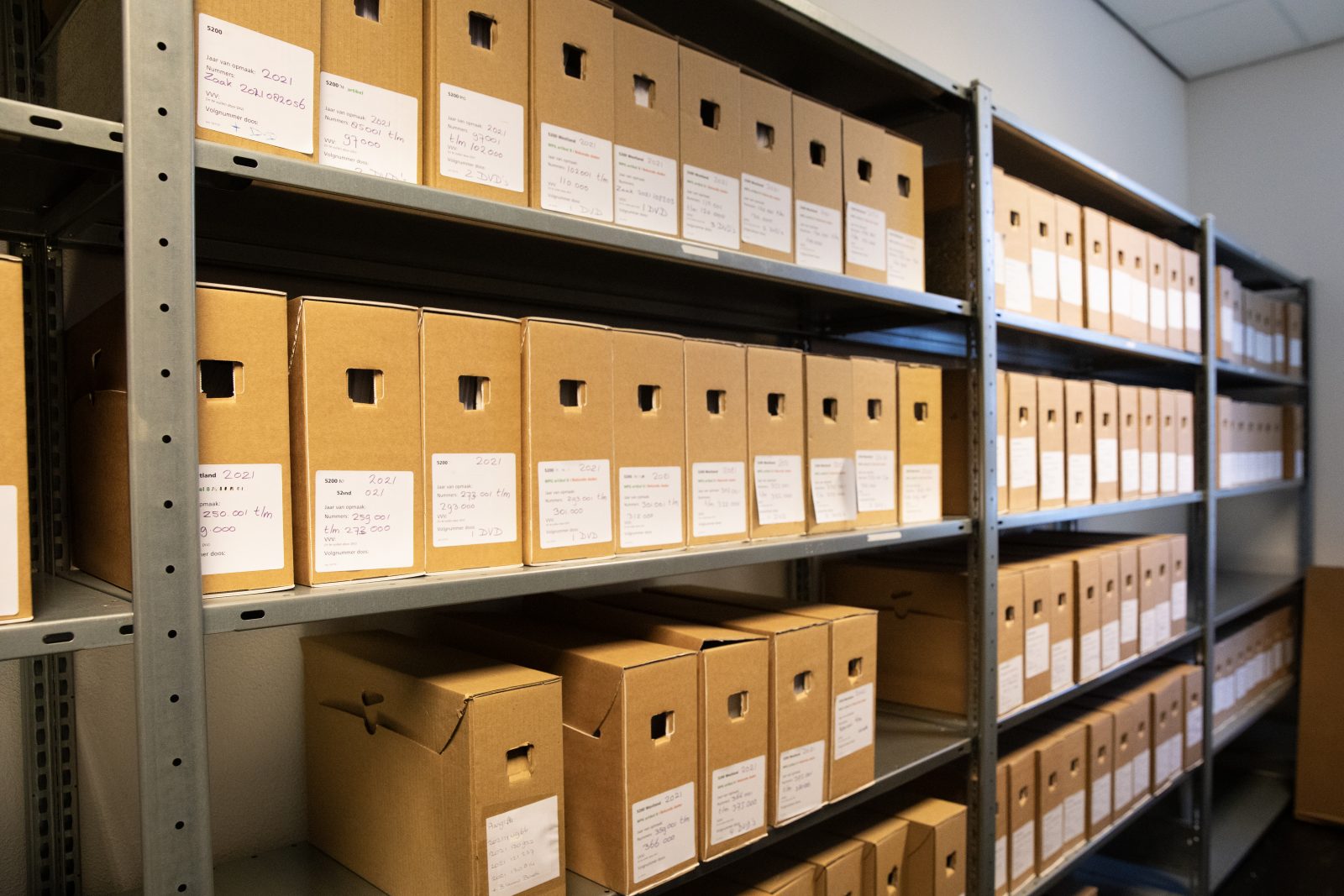 Foto dossiers in kast