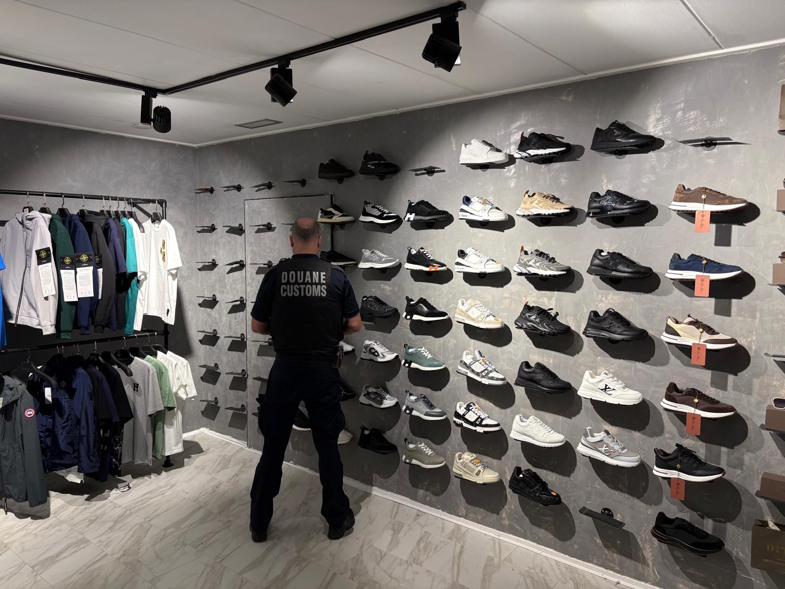 Grote partij merkvervalste goederen aangetroffen in Nijmegen